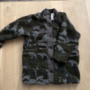 NWT fuzzy camo  jacket w button & side pockets